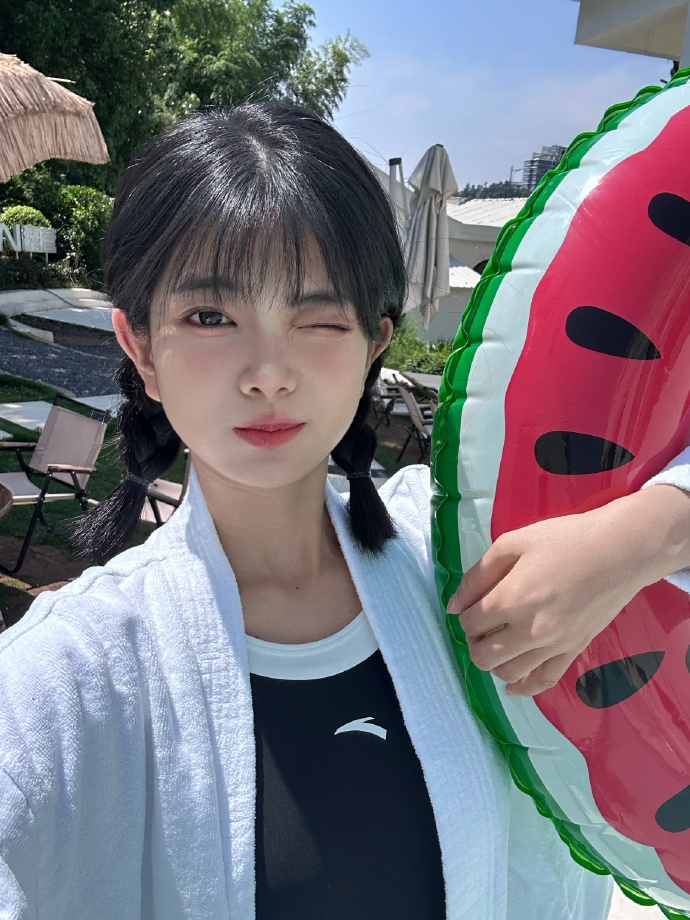 芭比 封面